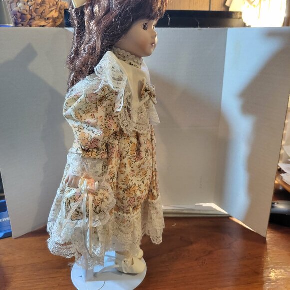 MANN DOLL COLLECTORS GUILD-DORIS, LIMITED EDITION - Picture 4 of 4